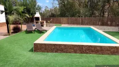 Chalet en Alquiler con Piscina Cerca del Centro