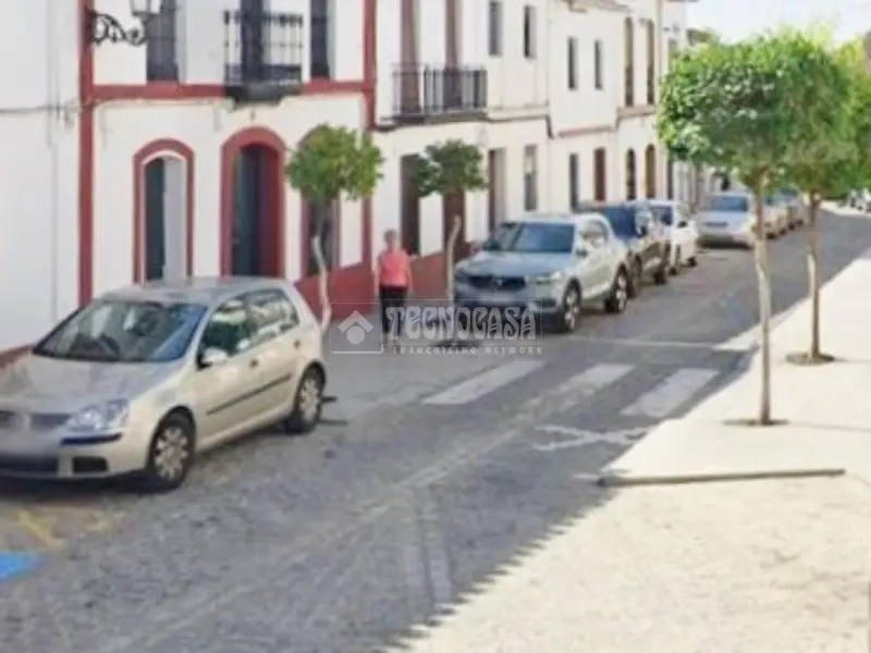 Casa en Venta en Pilas 2 habitaciones amplias