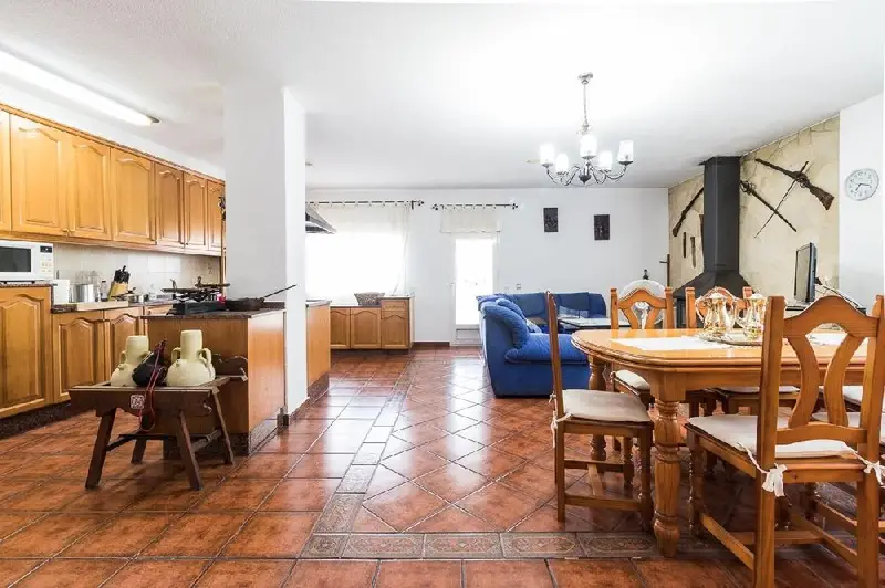 Venta Chalet de 8 habitaciones en Castalla - Ref: 05072023