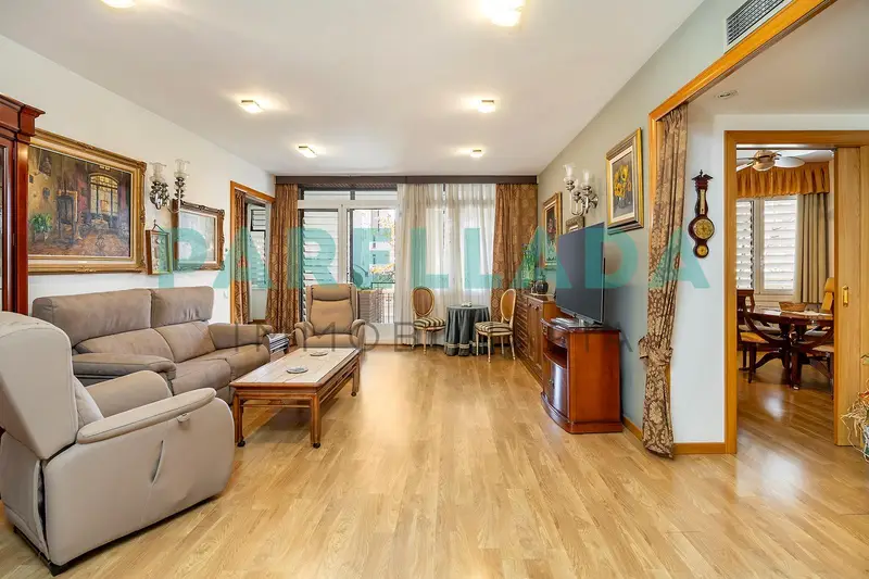 Venta Piso 5 Habitaciones Centro Badalona