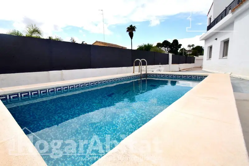 Chalet en Venta La Canada Paterna Valencia Reformado Piscina Privada