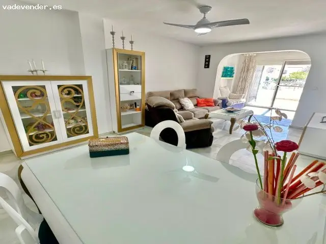 Apartamento en Calahonda con Vistas al Mar