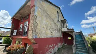 Casa con 3 Apartamentos en Maliaño cerca de Santander
