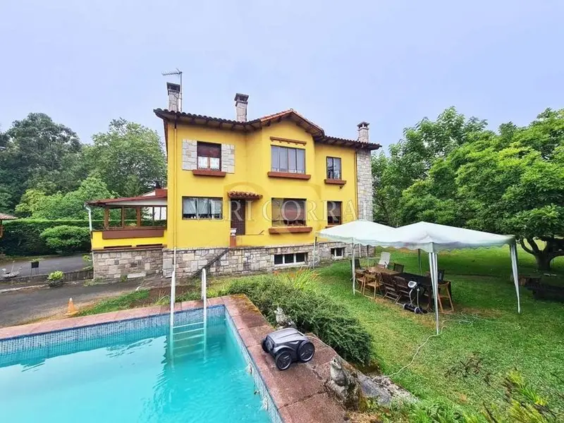 Chalet con Piscina en Somió Asturias