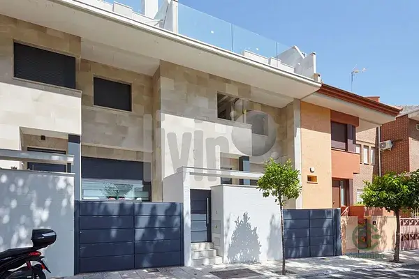 Vivienda Unifamiliar 278m2 Jaen Piscina Garaje Vistas