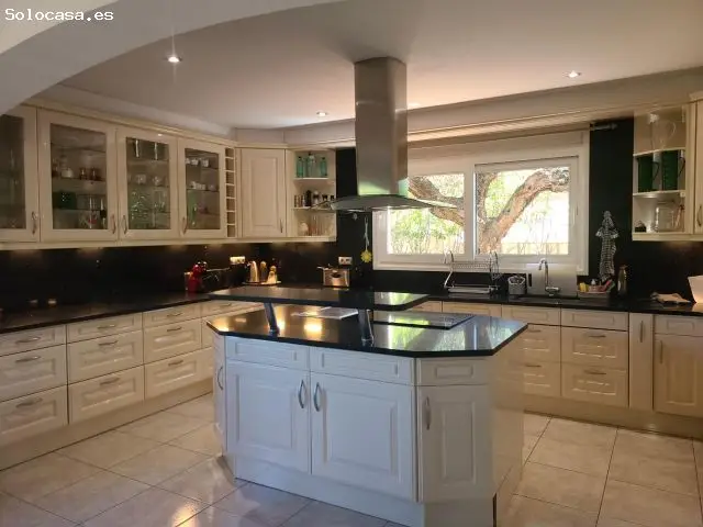 Casa con Piscina en Golf de Peralada 406m2 3 Suites