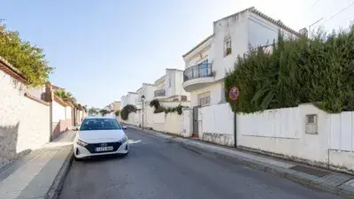 Chalet Independiente en Albolote con Parcela de 624m²