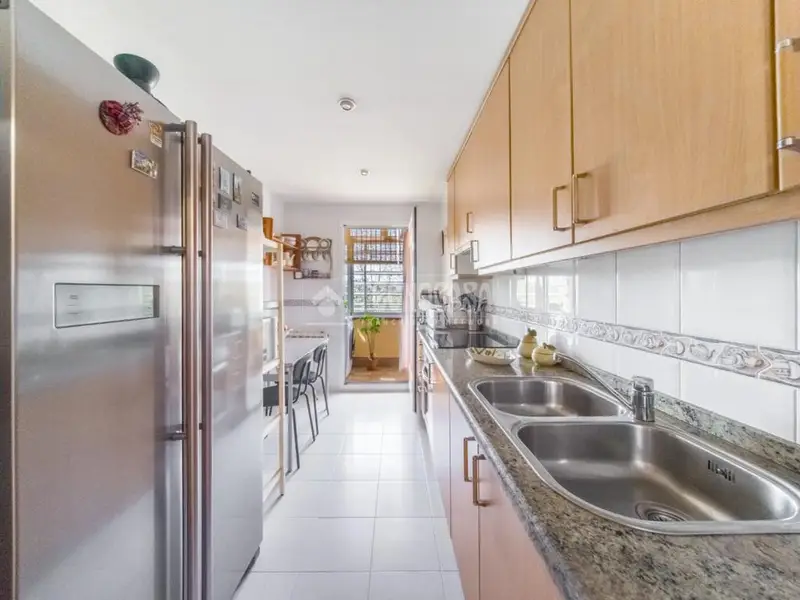 Piso en Venta en Rivas Vaciamadrid - 4 Dormitorios - 2 Baños - Urbanizaci
ón con Piscina
