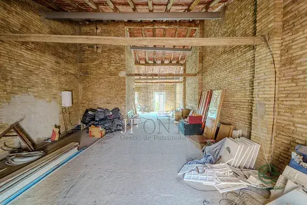 Casa Unifamiliar con Garaje y Gran Espacio en Móra la Nova