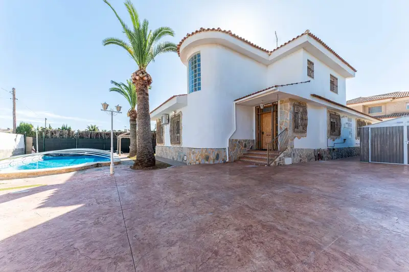 Casa en Venta Sant Joan Alacant con Piscina y Terraza - 6 Habitaciones