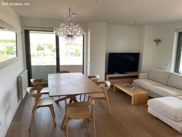 Piso en Pau 5: Moderno y Luminoso con 3 Habitaciones y Piscina