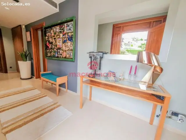 Casa Independiente con Ascensor Piscina y Dos Parcelas en Olesa de Montserrat