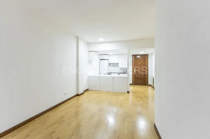Apartamento en Almagro Madrid 50m2 Reformado Exterior Luminoso