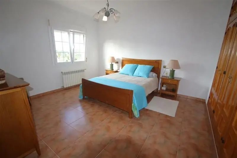 Chalet en Venta en Calpe con Piscina y Jardin