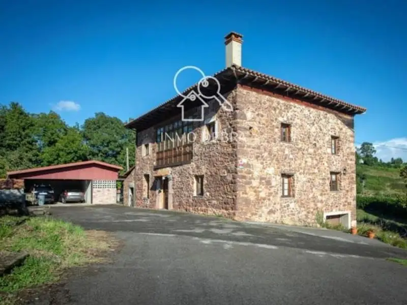 Chalet en Soto del Barco Asturias 319m2 18313m2 finca siglo XVII reformado