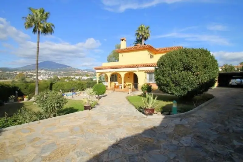 Villa en Marbella 5 dormitorios 5 baños Piscina Privada Vistas al Mar