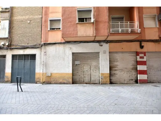 Local en Camino de Ronda cerca del Metro Mendez Nuñez