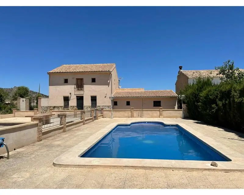 Finca de Lujo con 5 Dormitorios y Piscina en Raspay Murcia