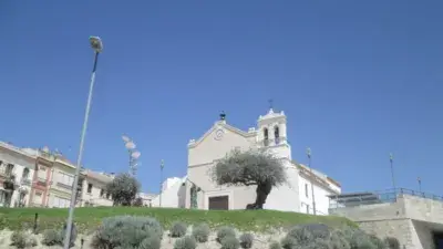 Casa en Venta en Baena con Patio Sótano y Buhardilla