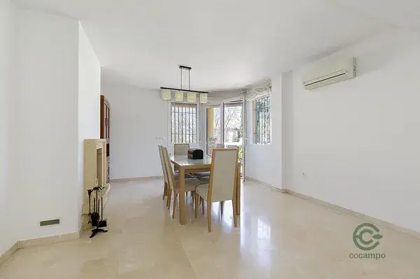Casa familiar en La Zubia 4 habitaciones 3 baños Jardin Piscina