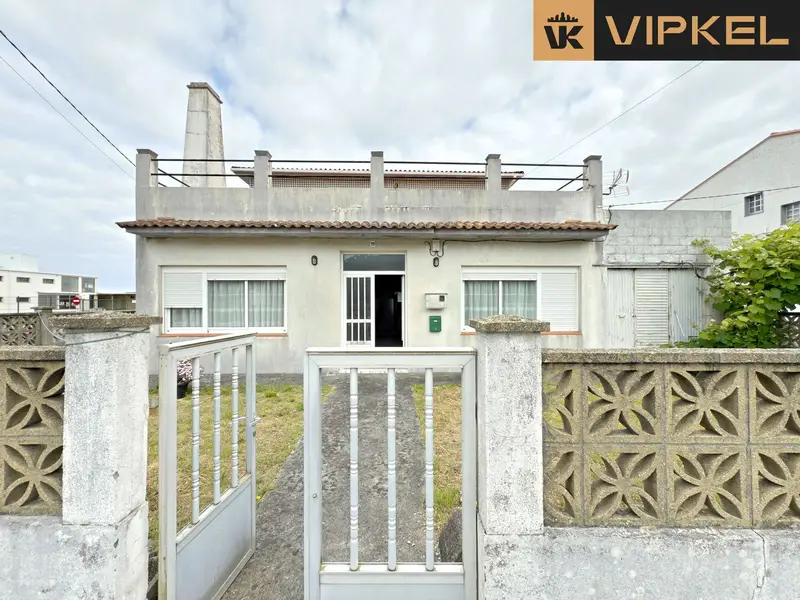 Casa en Serantes Laxe con Jardin y Garaje Cerca de la Playa