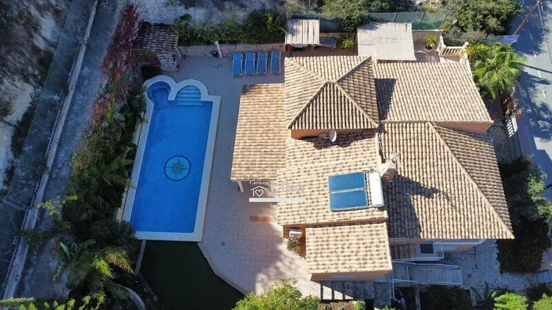 Villa en Venta El Campello Pueblo Acantilado 4 Dormitorios Piscina Jacuzzi