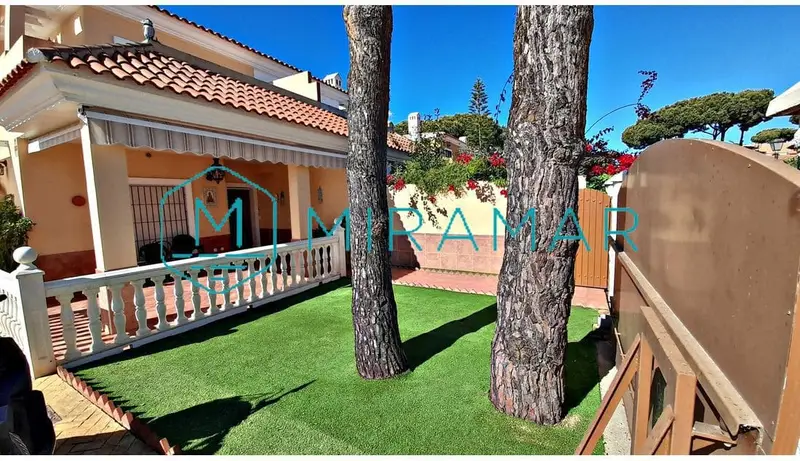 Chalet en Venta Isla Cristina 4 Dormitorios 2 Baños Cerca Playa