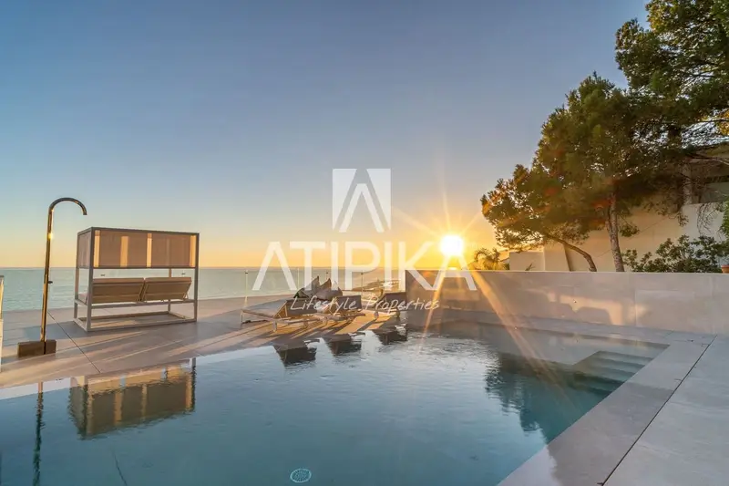 Chalet de Lujo en Castelldefels con Vistas al Mar