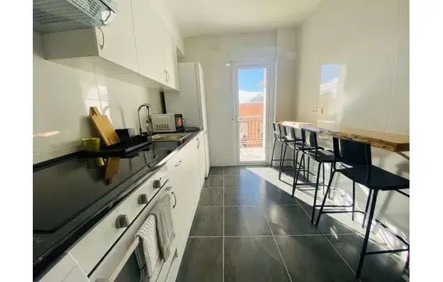 Habitaciones Amuebladas Madrid: Piso Compartido Cerca Transporte Publico