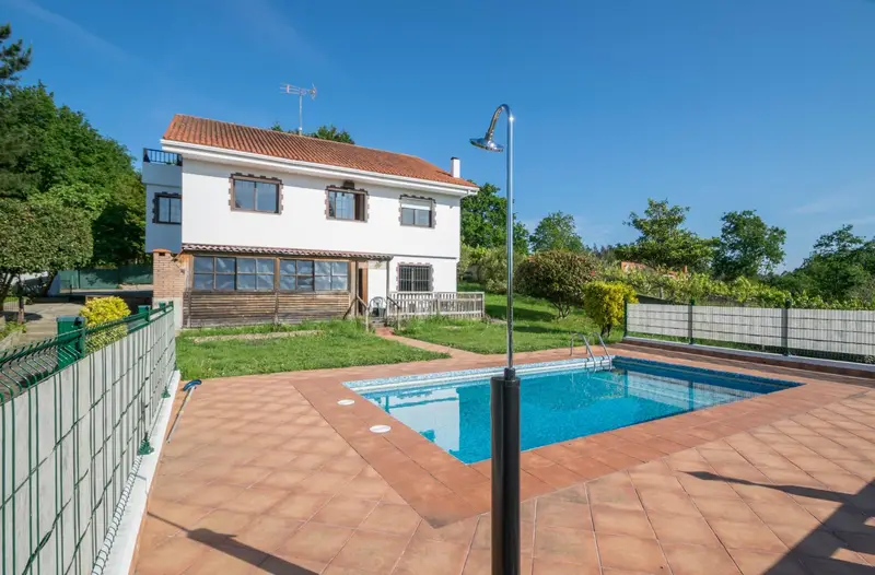 Casa con Piscina y Terraza en Bribes Cambre