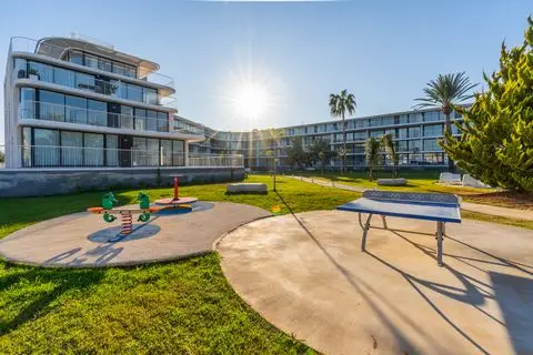 Apartamento en Denia con 2 Dormitorios y Piscina a 20m de la Playa
