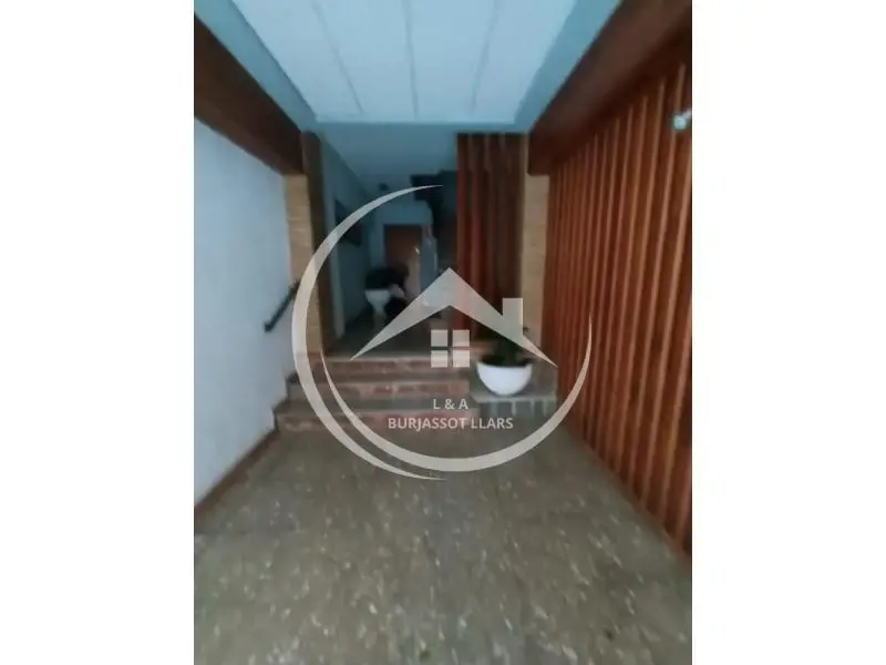 Habitacion en Alquiler L Eixereta cuarto piso sin ascensor con balcon