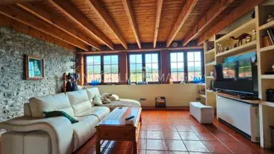 Casa adosada 264m² Colunga Centro 3 plantas Bajocubierta