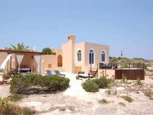 Villa de Lujo con Vistas al Mar en Formentera