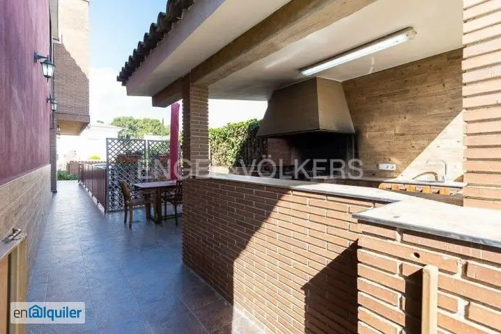 Alquiler Casa Amueblada La Cañada 4 Dormitorios 3 Baños