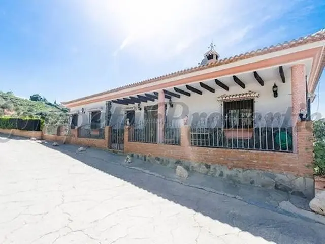 Casa Villa 5 Dormitorios Sayalonga Espa	


a