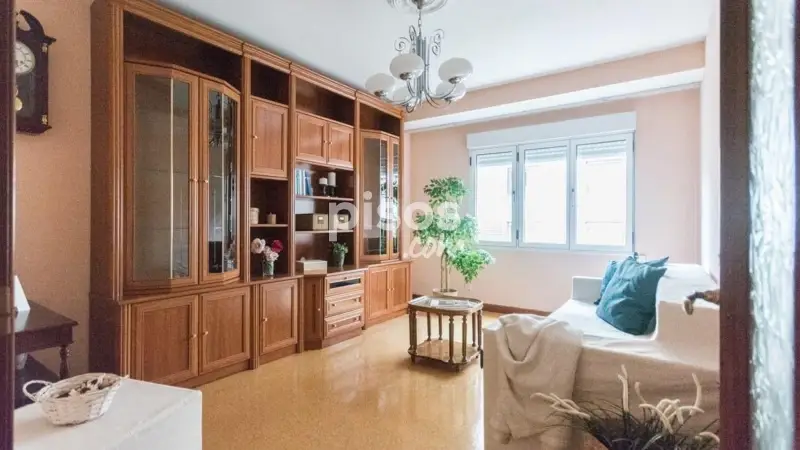 Piso en venta Calle Valencia Esquina Roncal