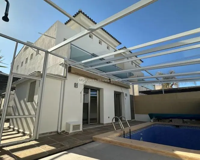 Villa de 3 Dormitorios en Venta