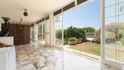 Chalet en venta en Taramay con vistas al mar y piscina climatizada