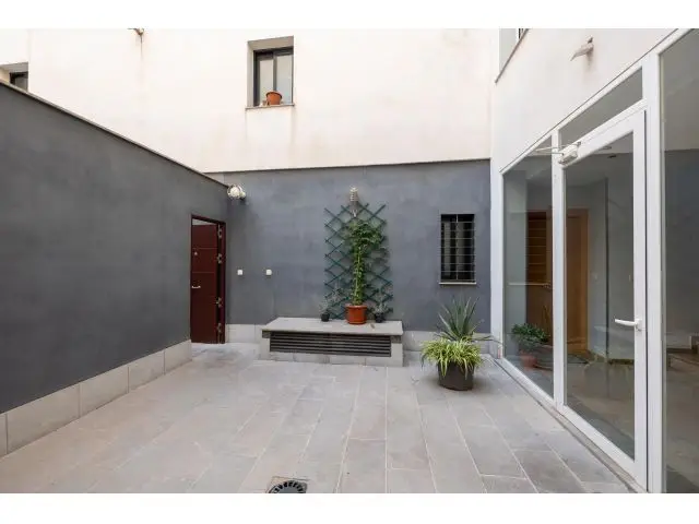 Piso 2 Dormitorios Garaje Trastero Patio 17m2