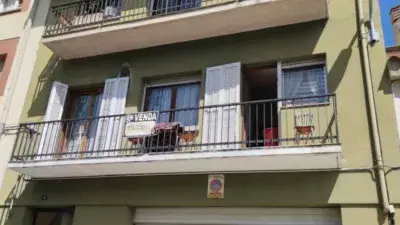 Piso en venta con garaje y locales comerciales