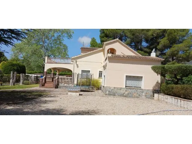 Chalet en Venta Gayanes 452m2 con Piscina