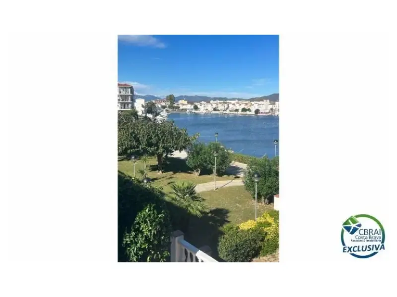 Apartamento con Terraza en Empuriabrava Vista al Lago