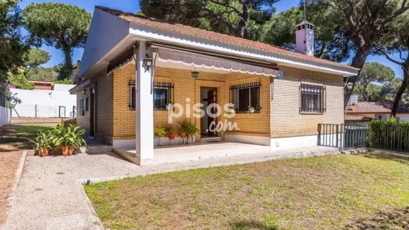 Chalet en venta Alcalá de Guadaíra Urbanización Pinares de Oromana