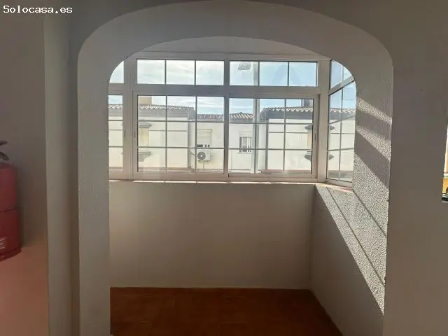 Acogedora Vivienda Pareada con Patio en Santiago La Linea