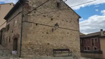 Casa de Piedra con Patio en Siguenza Cerca de Madrid