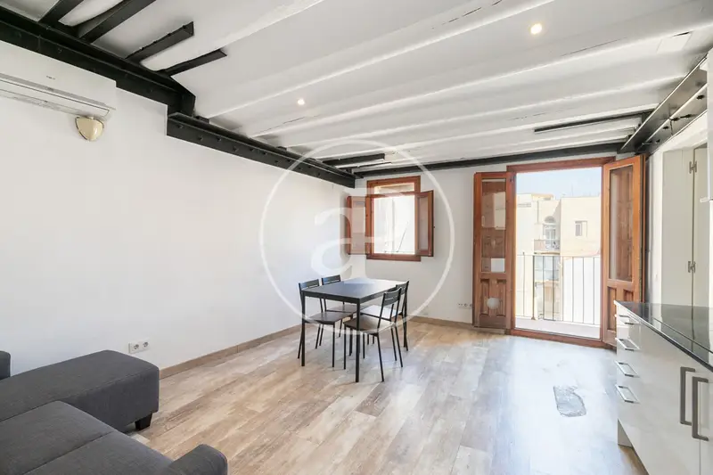 Piso en venta en El Born, Barcelona 73m2 2 habitaciones