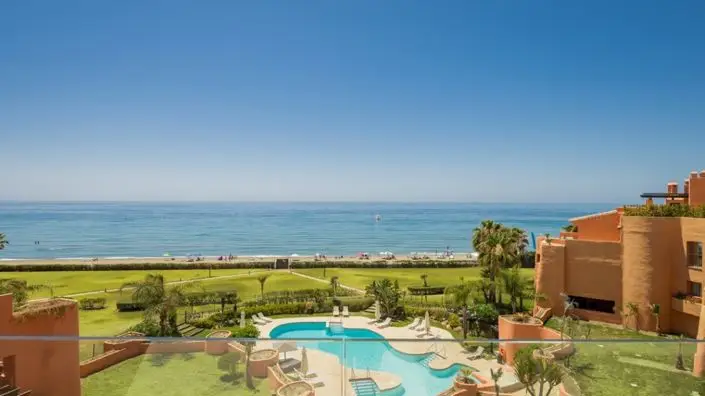 Atico 4 Dormitorios Lujo Primera Linea Playa Marbella