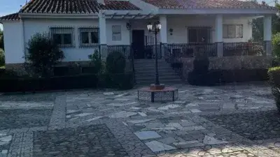 Chalet en Venta 4 Dormitorios Piscina Jardin Barbacoa
