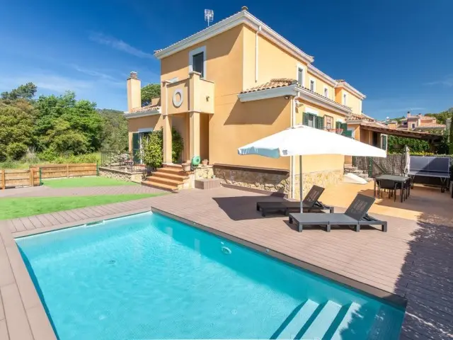Casa Rural con Piscina cerca de Girona